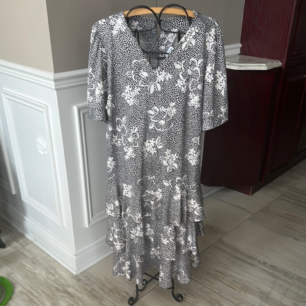 Elegant Black and White Floral Maxi Dress
